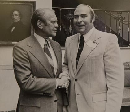Dwyer con el entonces presidente de Estados Unidos, Gerald Ford