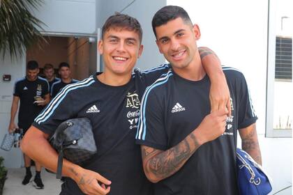 Dybala con Cristian Romero, uno de sus mejores amigos dentro de la selección