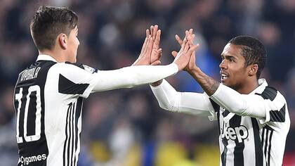 Dybala y Douglas Costa tuvieron buena conexión
