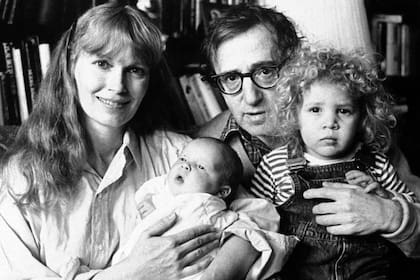 Dylan en el regazo de Woody Allen