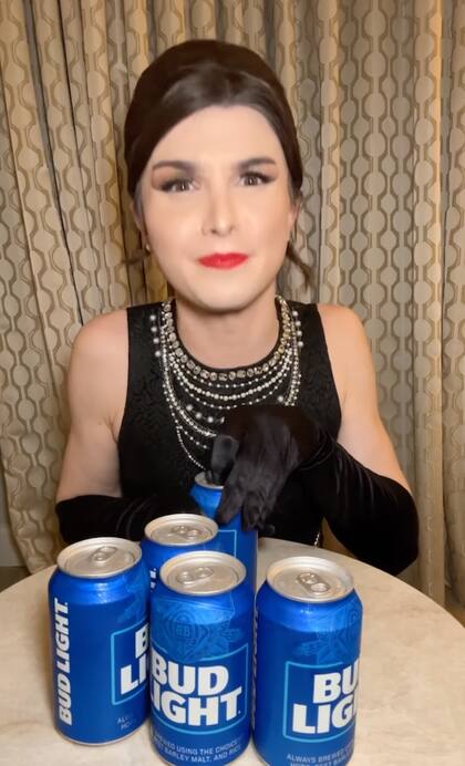 Dylan Mulvaney promocionó la cerveza en sus redes sociales