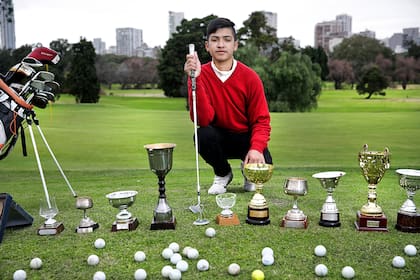Dylan Reales, tiene 14 anos y juega al golf desde los 8.