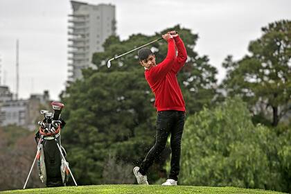 Dylan Reales, tiene 14 anos y juega al golf desde los 8.