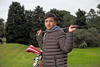 Dylan Reales, tiene 14 anos y juega al golf desde los 8.
