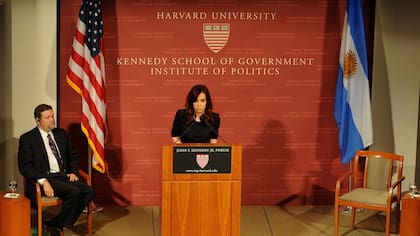 En septiembre de 2012, la entonces presidenta Cristina Kirchner dio una exposición en la Universidad de Harvard; ahora irá a Oxford, en el Reino Unido