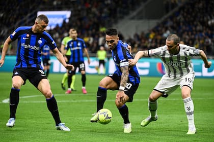 Dzeko y Lautaro Martínez, como compañeros en Inter de Milán