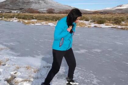 Bajo cero: tras las temperaturas invernales el Río Pichi Leufú se congeló