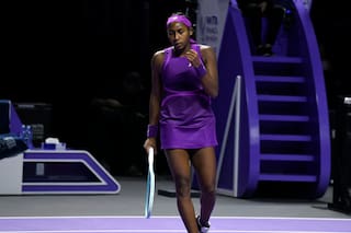 Eala a octavos de Indian Wells por retiro de Gauff por lesión