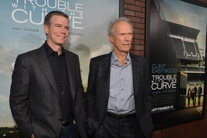 Eastwood junto a su discípulo Robert Lorenz en la premiere del film en 2012