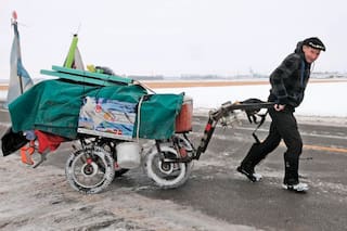 En el camino con Echegaray Davies, el hombre que recorrió 23.000 km a pie