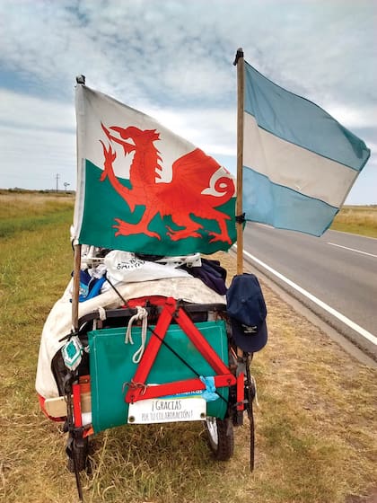 Echegaray Davies portaba los colores de Argentina y de Gales, en homenaje a sus bisabuelos, en el "carricatre pilchero"