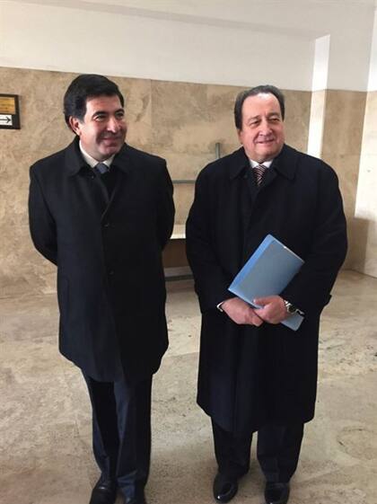 Echegaray y su abogado, Arslanian, tras declarar ayer en los tribunales