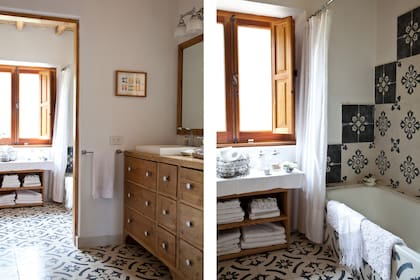 Economía de materiales, gusto exquisito y calidez en este baño con pisos de calcáreos que impactan por su trama y color.