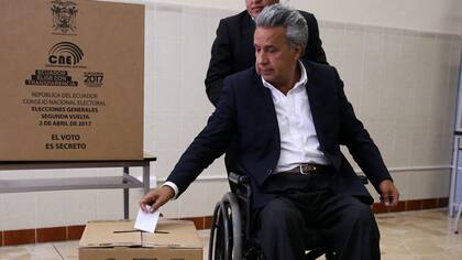 Ecuador: los candidatos ya votaron y Correa prometió una transición pacífica