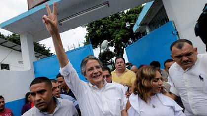 Ecuador: los candidatos ya votaron y Correa prometió una transición pacífica