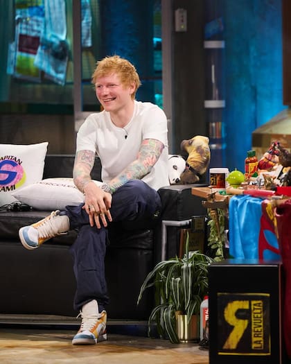 Ed Sheeran visitó el programa español La Revuelta y tuvo un mano a mano con el conductor David Broncano (Foto: Instagram @larevuelta_tve)