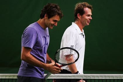 Stefan Edberg, ídolo de juventud de Federer que llegó a ser su entrenador principal, fue uno de los que llamó al suizo para felicitarlo por su cumpleaños número 40.