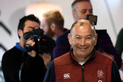 Jones está encantado de volver a ser el coach de la selección de su país: “Es una maravillosa oportunidad para mí de regresar a Australia y llevar a mi nación a la Copa del Mundo de rugby”.
