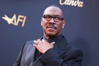 Eddie Murphy y un emotivo homenaje en Hollywood: un ogro, su consuegro y el músico al que imitaba con el que rompió un tabú