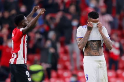 Eder Militao se lamenta por la derrota del Real Madrid ante el Athletic de Bilbao por la Copa del Rey.