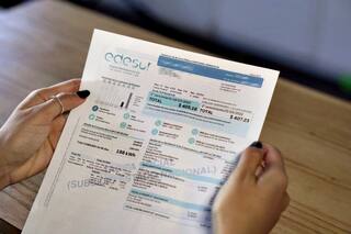 Edenor y Edesur piden subas que llevarían el valor promedio de las boletas de luz a $7600 por mes
