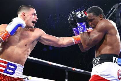 Edgar Berlanga (izquierda) enfrentará a Canelo Álvarez este sábado 14 de septiembre