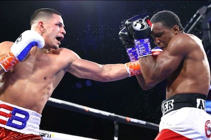 Edgar Berlanga se impuso ante Roamer Alexis Angulo por puntos