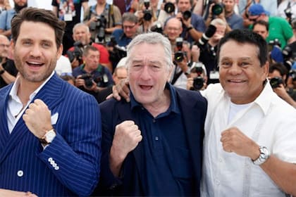 Edgar Ramírez, que interpretó a Mano de Piedra en la película "Hands of Stone", Robert De Niro y el legendario Durán