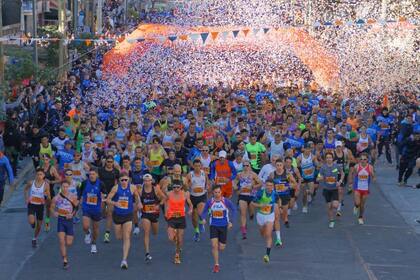 Edgard Chávez, a la izquierda de la primera fila en la largada