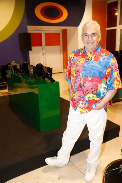 Edgardo Giménez y su obra "El rugir de las panteras". "Empecé con los gatos en los 60, seguí con las panteras y después sí fui cambiando de animal", comentó el artista.