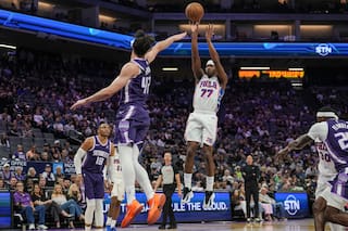 Edgecombe explota con 38 y los 76ers vencen 139-118 a los Kings