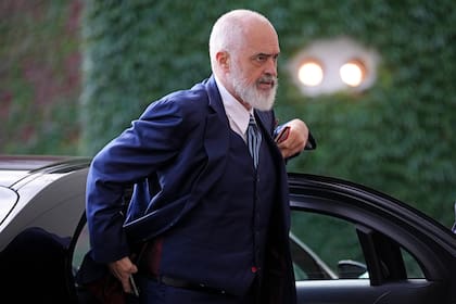 Edi Rama, primer ministro de Albania, llega a la cumbre del Proceso de Berlín sobre integración en los Balcanes, en Berlín, Alemania