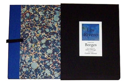 Edición de lujo de "Los Rivero" publicada en cien ejemplares numerados, con cubierta estampada a mano y estuche artesanal, de 2010