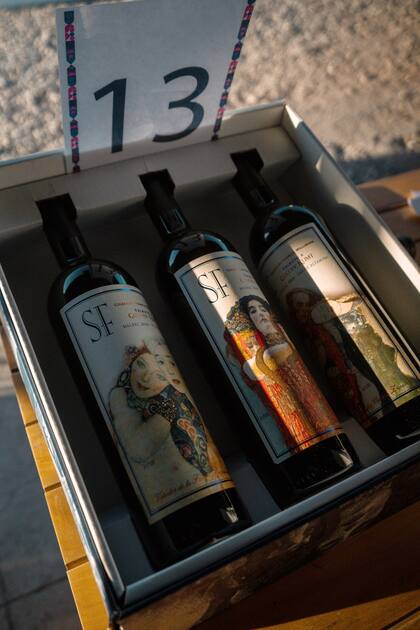 Edición especial de Saint Felicien ilustrada con obras de Klimt