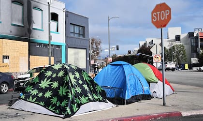 Casi el 30% de todas las personas sin hogar en Estados Unidos residen en California.