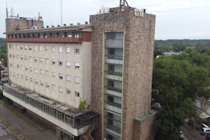 Un edificio monumental, un accidente aéreo, y los problemas del hotel frecuentado por Sábato y otros intelectuales en Mar del Plata