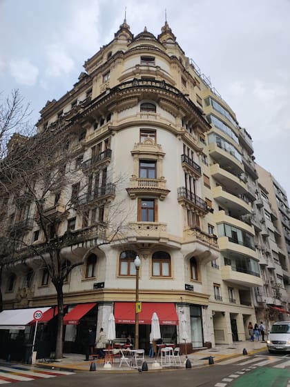 Edificio Bencich, en Arroyo y Suipacha.