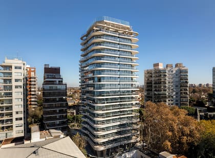 Edificio con vistas panorámicas.