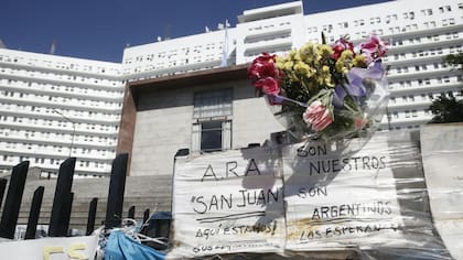 La Justicia se llevó de la Armada cinco cajas con documentación