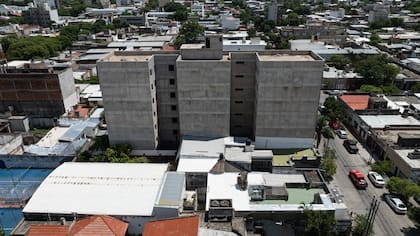 Edificio de la calle Plata al 600, en Santiago del Estero, objeto de una denuncia por una presunta estafa inmobiliaria