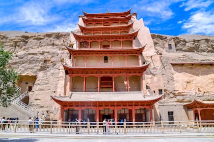 Edificio de nueve pisos de las Grutas de Mogao, Patrimonio Cultural Mundial de la UNESCO en Dunhuang, China