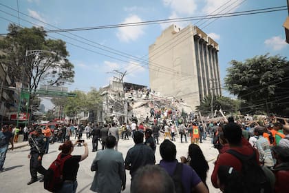 Edificio de oficinas que se derrumbó en 15 segundos y dejó 49 muertos.