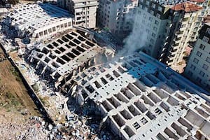 Se derrumbó uno de los principales edificios de lujo de Turquía
