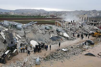 Edificios destruidos en la ciudad siria de Sarmada. (MUHAMMAD HAJ KADOUR / AFP)