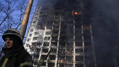 Edificios residenciales en Kiev han sido golpeados por proyectiles rusos