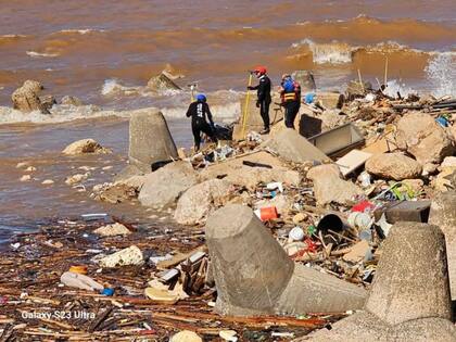 Edificios y barrios completos fueron arrastrados hacia el mar.