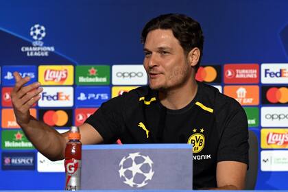 Edin Terzic, entrenador alemán de Borussia Dortmund, antes del partido de ida de los cuartos de final de la Champions League frente a Atlético de Madrid