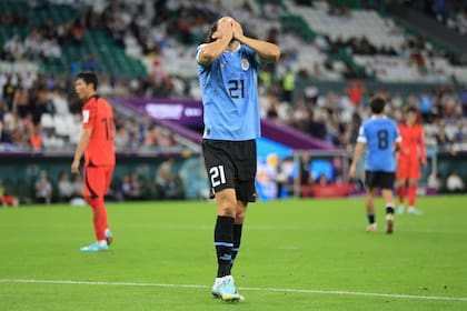 Edinson Cavani se lamenta en el partido entre Uruguay y Corea del Sur; tampoco pudo anotar