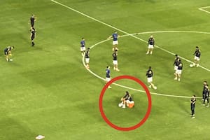 La indignación de los hinchas de Boca con Cavani por su entrada en calor ante Platense