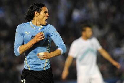 Edison Cavani marcó uno de los tantos ante Eslovenia